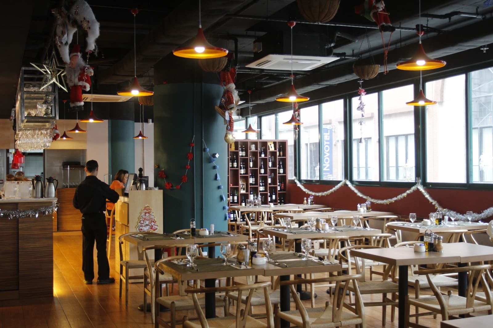 Marco's Oyster Bar & Grill 餐廳內部